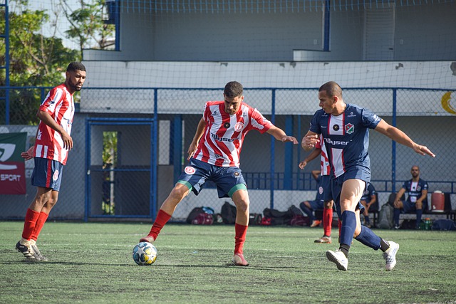 贝克汉姆捧杯狂喜，14岁小七穿抹胸太成熟，大儿子却在家熬汤